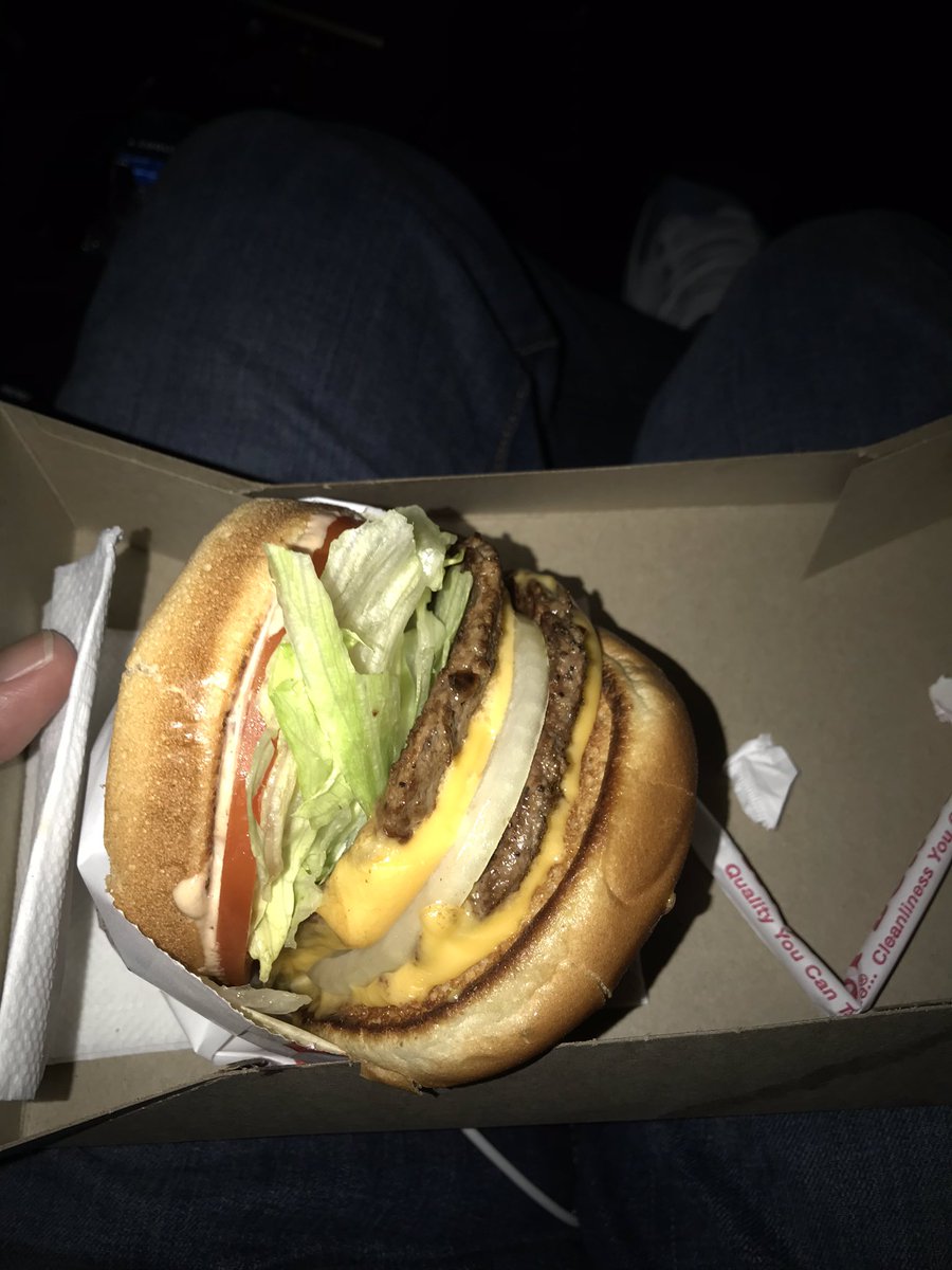 Ironman3319's tweet photo. This the type of shit dudes who be eating healthy try to hide from ya’ll! #MidnightEats #Weasels https://t.co/24MoQWsajT