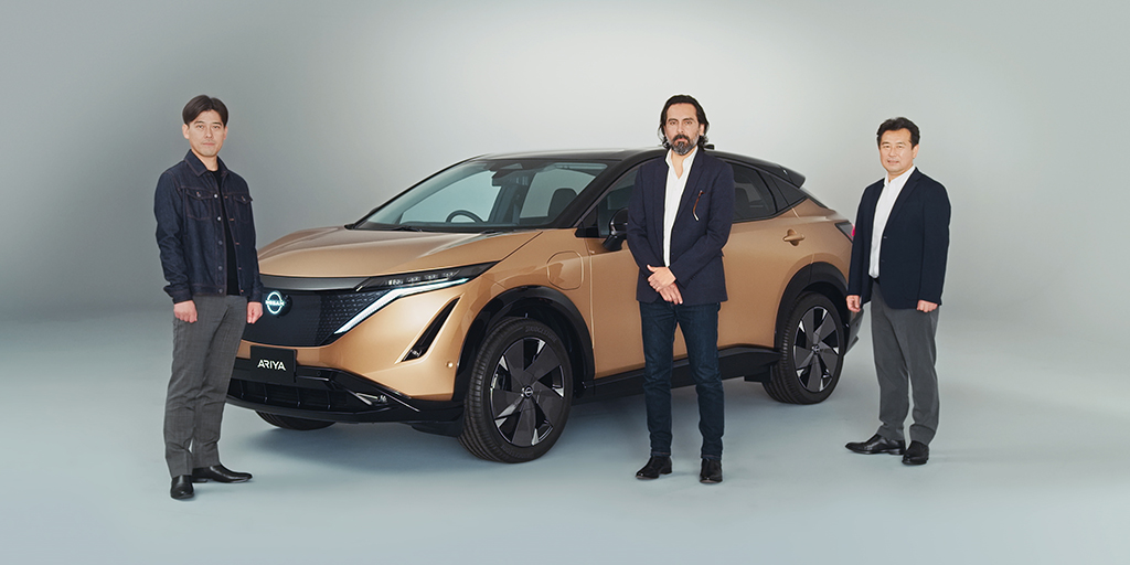 Nissan_ESP's tweet image. ¿Cómo se creó el nuevo #Nissan #ARIYA? Hikaru Nakajima, Ingeniero Jefe de Vehículos, Makoto Fukuda, Especialista en Desarrollo de Productos, y Giovanny Arroba, Director de Diseño Senior, comparten su visión sobre este proceso. 
Descubre más aquí: youtu.be/c9PdYMgMCMo