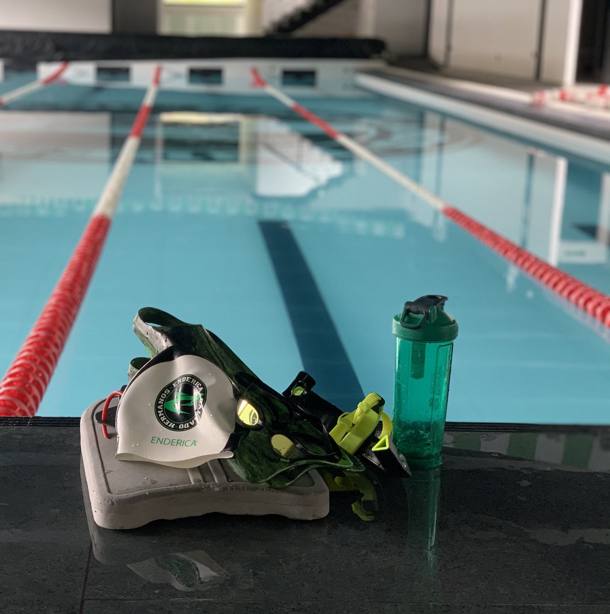 Iniciando la semana con toda la energía, aquí les presento mi oficina e implementos de trabajo 🏊🏼‍♂️🦈💪🏼🇪🇨
Olympic Shark
<a href="/DeporteEc/">Viceministerio del Deporte 🇪🇨</a> <a href="/ECUADORolimpico/">Comite_Olimpico_Ecu</a> <a href="/DeporteCrisfe/">CrisfeDeporte</a> <a href="/hnosenderica/">Hermanos Enderica S</a> <a href="/RivalPlasticos/">Plásticos Rival</a> <a href="/FEDEAZUAY/">Fedeazuay</a> #olympicshark #Tokyo2020 #StrongerTogether #swimming