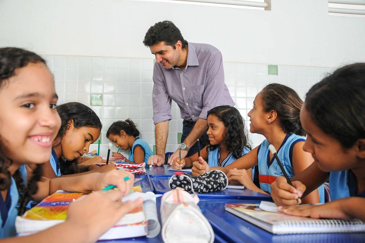 portalcnm's tweet photo. A #MP934, que desobriga as #escolas 🏫 do cumprimento mínimo de dias letivos, foi aprovada pelo #Congresso e aguarda para sanção presidencial. Saiba por que a medida é positiva! 👍🏽https://t.co/YZJ4DaTRrV https://t.co/Ek8u3DvRDi