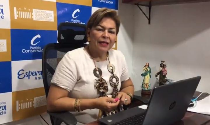 SecreSenado's tweet photo. Senadora @EsperanzaSenado radicó en el Congreso dos PL que buscan defender la vida. Se trata de la prisión perpetua revisable para asesinos de mujeres y niñas; y la que declara que la vida existe desde la concepción. @SenadoGovCo @NoticieroSenado @CCongresoSenado #NotiSecSen https://t.co/jWP6YoN1pE