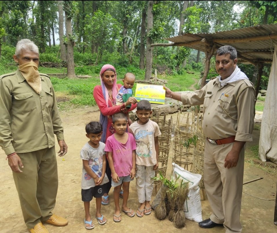 angrish_kunal's tweet photo. #EkButaBetiKeNaam
HP Forest dept celebrating d birth of 15000 girl children this year with planting of fruit saplings in the house.
Tree-guards to protect, manure to nurture and a name plate for d little one.
From shade, fruits and play to companionship, bonding and stories. https://t.co/ZTA5RIWGb9