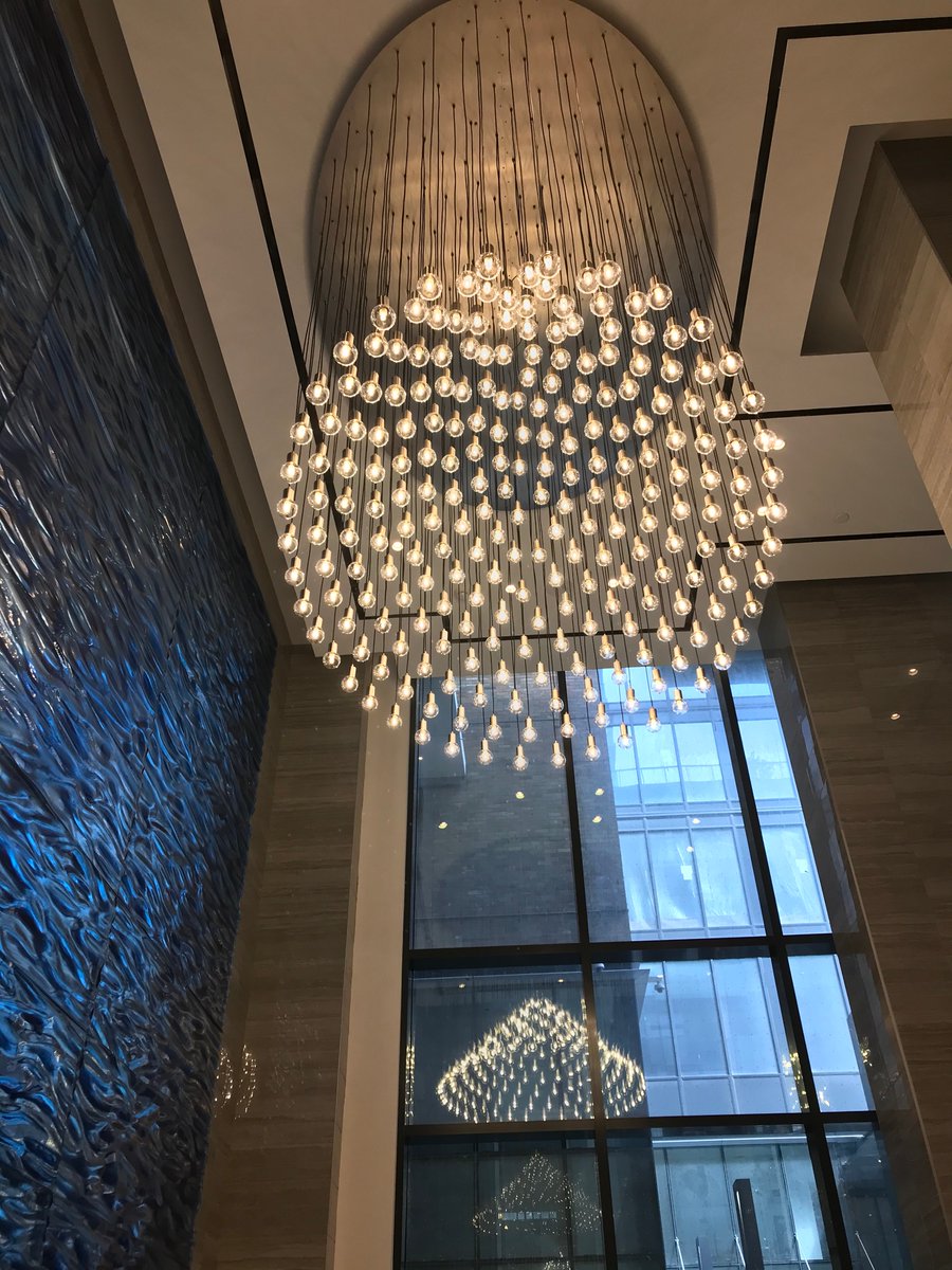 GreenlandCanada's tweet photo. Gleaming rays of stardust at @kingbluecondos 💫 #torontorealestate #condostyle #lobbydesign #interiordesign #architecture #luxuryhomes #CityofTO #urbanfantasy https://t.co/rJ0QSbGZTI