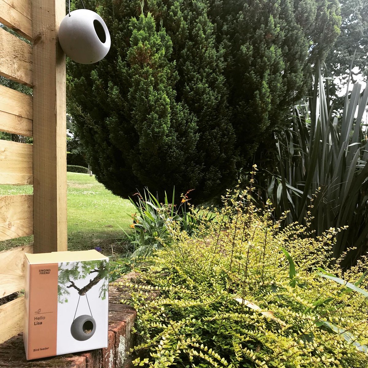 ProjectLaurie's tweet photo. AD | Gift: We are about to start doing work in our garden, so when I received this stylish bird feeder from @YorksWildlife I was just delighted. It is made by SingingFriend, a Dutch company with a fabulous range of feeders.

Click this link for more info https://t.co/30Mt8sP8M1 https://t.co/0WsUJ8Z3ia