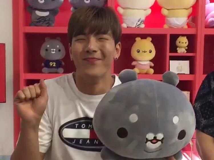 dearkkyun's tweet photo. @PlanetMonbebe oh i hope you’re feeling better (soon) bb 🥺❤️ https://t.co/B8zNBs4i5q