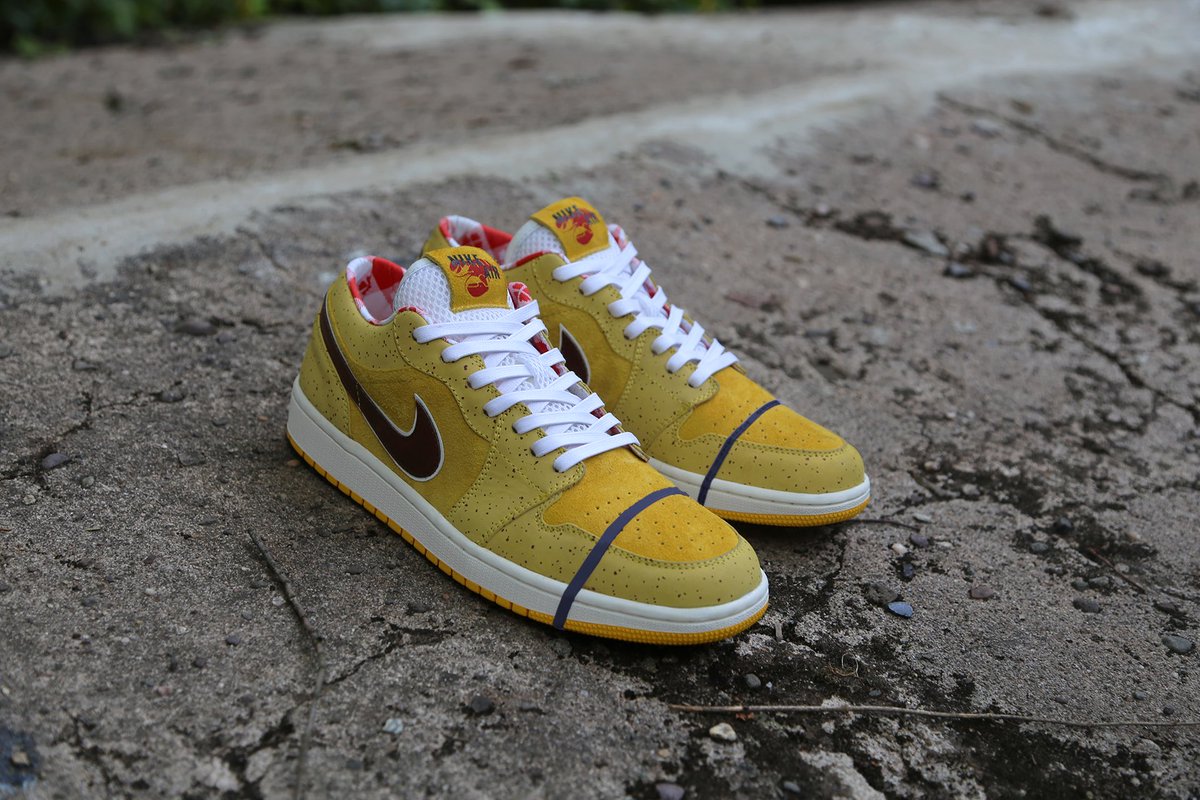 nike sb dunk yellow lobster