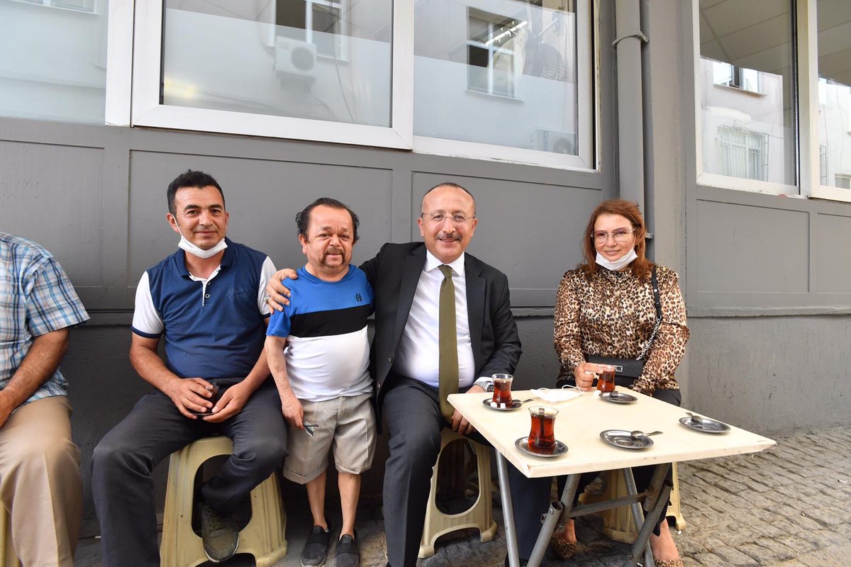 alifuatatiktr's tweet photo. Her şehrin, her ilçenin, her semtin ve hatta her sokağın ayrı bir hikayesi var. Denizli’mizin de hikayesi oldukça güzel. Hangi kapıyı çalsak ya da hangi eli sıksak gönlünde büyük sevgi taşıyan insanlarıyla karşılaşıyoruz. Onların sevgisi ve muhabbeti çalışma şevkimizi artırıyor. https://t.co/2pXGPvx4st