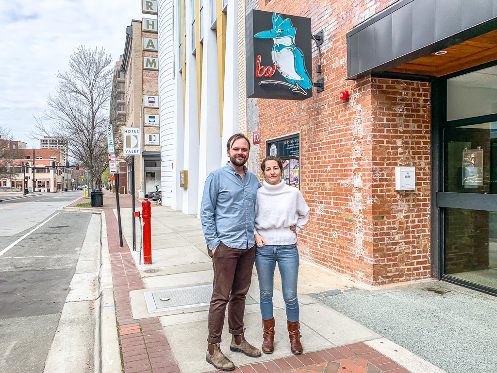 🚨Foodie news🚨
<a href="/kingfisherdurm/">Kingfisher</a> owners are opening a burger spot! It’ll be in Kingfisher’s back parking lot and adjacent deck. It’ll be called QueenBurger and should open mid-August. Per a news release, 15% of profits will support an anti-racist education org in #Durham.