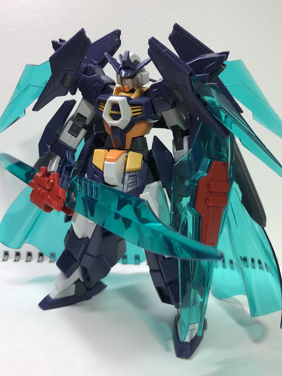 Kurumi556 トライエイジマグナムのクリアパーツの色どこかで見たことあるなって思ったらダンボール戦機のやつとほぼ同じ色だった このシールドがかっこいい ガンプラ