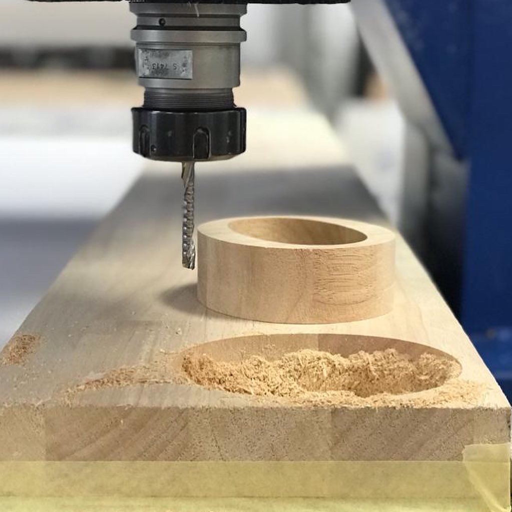 graphicanantes's tweet image. Découpe de bois massif d’Hevea 18 et 33mm 🌳💈

Retrouvez sur notre site web notre article sur le bois pour la communication visuelle ⬆️

#signletique #decoupe #mecanumeric #communication #usinage #decoupebois #manufacturing #innovant #nantes #bouguenais #loireatlantique