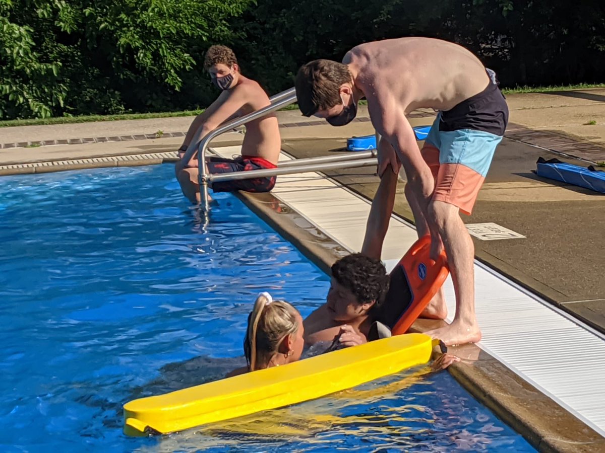 AquaticCPRNY's tweet photo. We make sure the FREE masks we give are being worn when our students aren’t actively in scenarios! Sign up for the SAFEST LIFEGUARDING &amp; CPR classes around! 🔥🔥

#aquaticsolutions #water #safety #covid #pool #summer #tweet #fire #trend #top #safe #mask https://t.co/V6qFuEQ3To