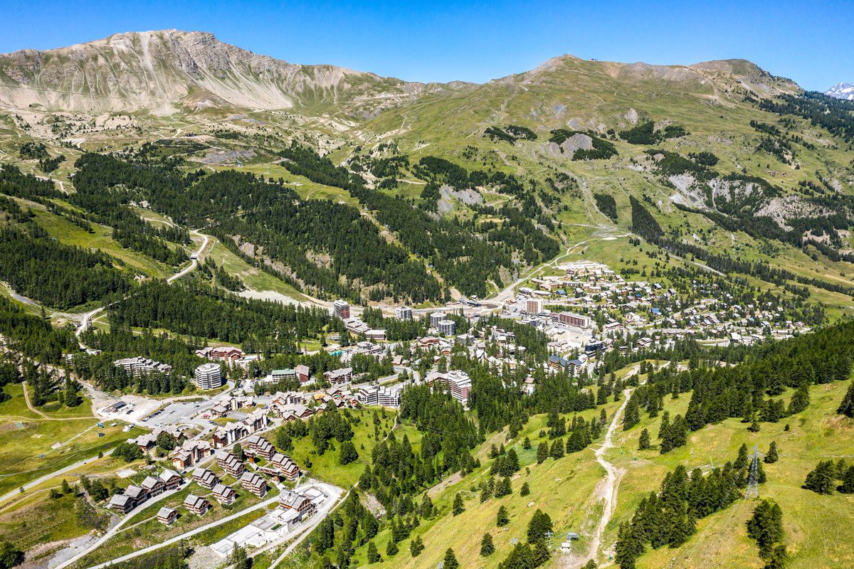 Varsfob's tweet photo. 🔴 Magnifique journée sur nos villages... 😍☀🌲🏔💕 #FoudeVars #MyHautesAlpes https://t.co/mW3mFxBGvk