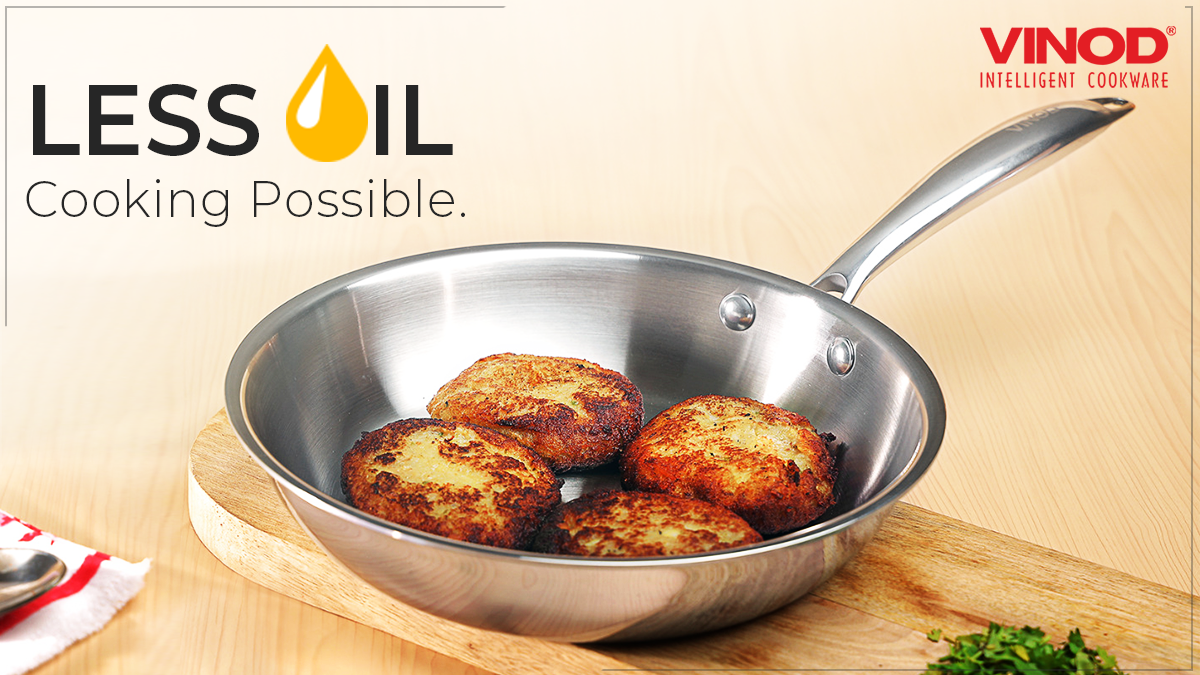 Vinod_Cookware's tweet photo. Made up of #SAStechnology, #VinodPlatinumTriply #StainlessSteel Frypan features a triple layer construction of stainless steel, aluminium &amp; stainless which ensures even heat distribution &amp; uniform cooking of food with less oil. #SASMetal #FryingPan #HealthyCooking #FasterCooking https://t.co/d9XtG7jycY