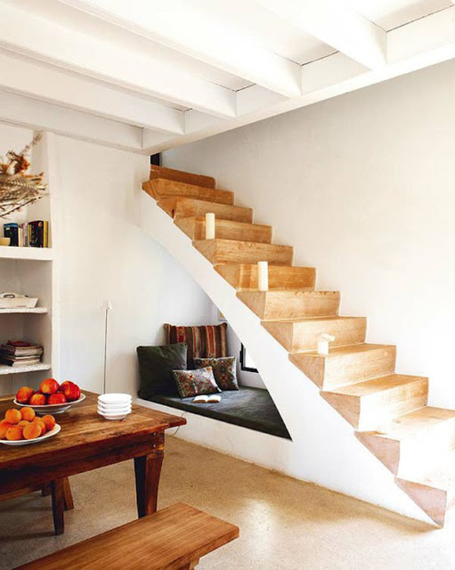 jonescoinc's tweet photo. A reading nook with a window under the stairs? Yes please! What a great use of extra space! #creativespace #welldesigned #jonesco https://t.co/sHwmPLMbb0