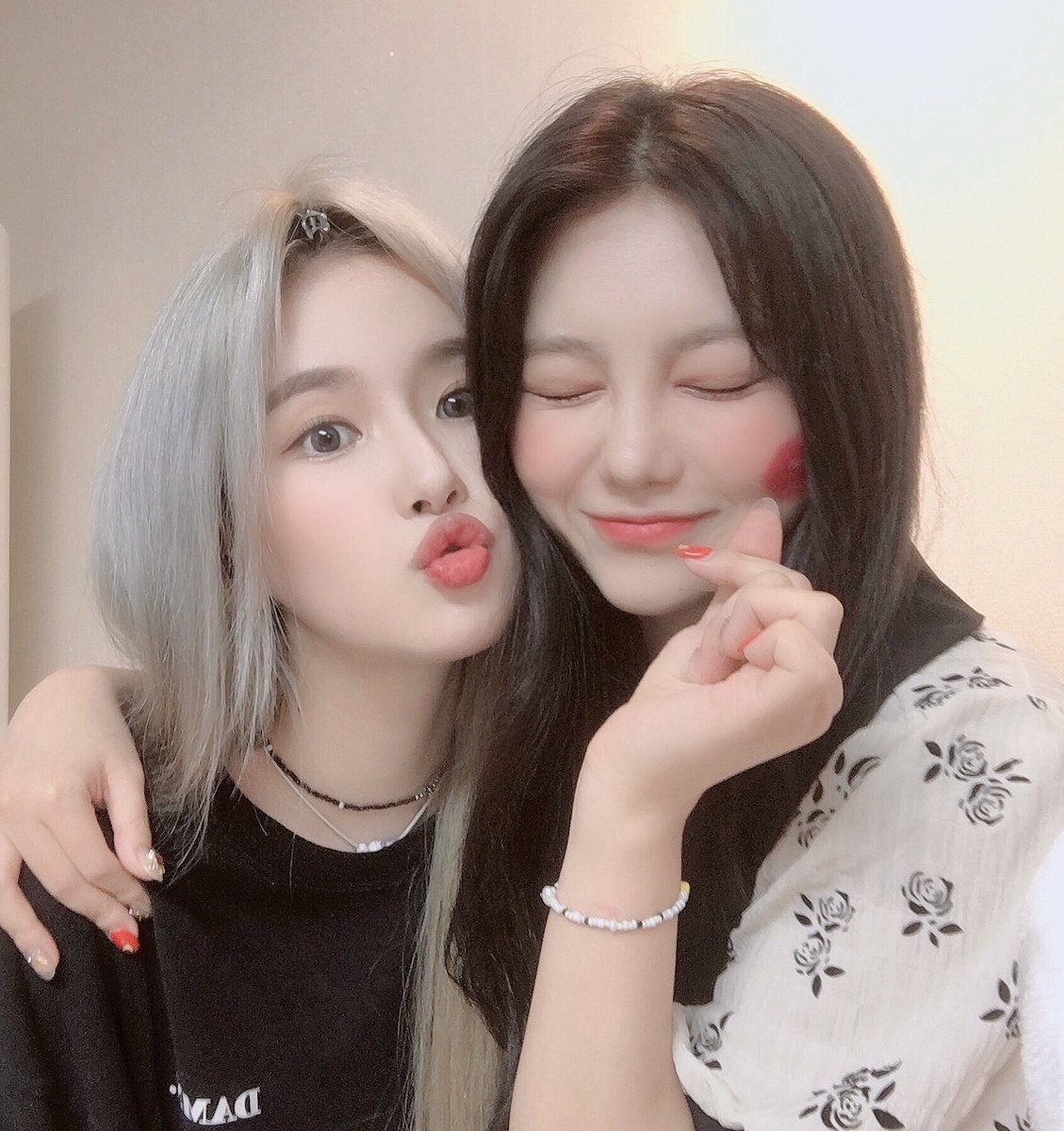 ANS_official_'s tweet photo. [#ANS]
💕💕
#리나 #라온 #로연 https://t.co/B3gQszdxzp