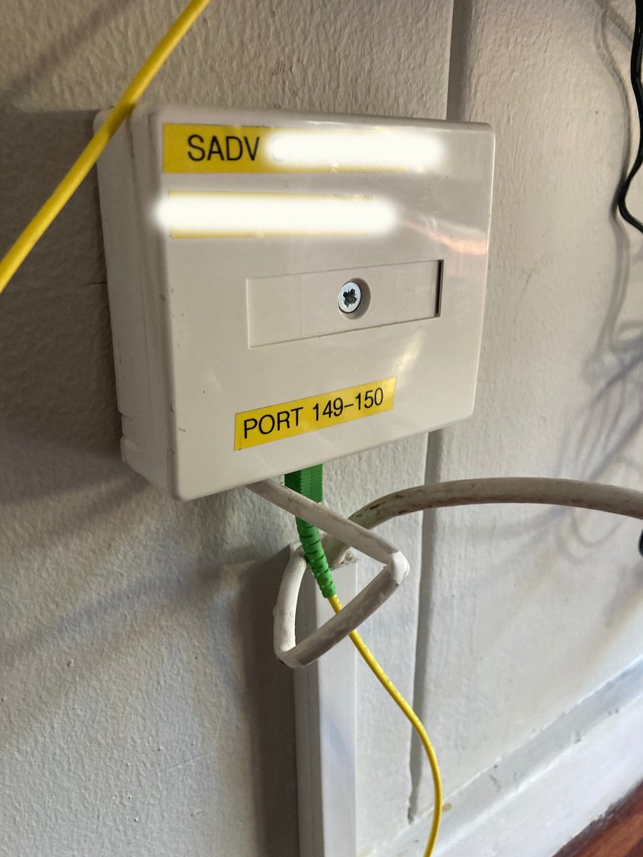 Designfield's tweet photo. @webafrica @WebAfricaHelper @vumatel support call was logged 20 July ISP-188642. Restarted several times as instructed. Line is bent in 3 places - never installed correctly. Need technician at the unit to fix it. It's been almost a month of complaints by phone, email, support @webafrica twitter. Not solved! https://t.co/285OyhpF6W
