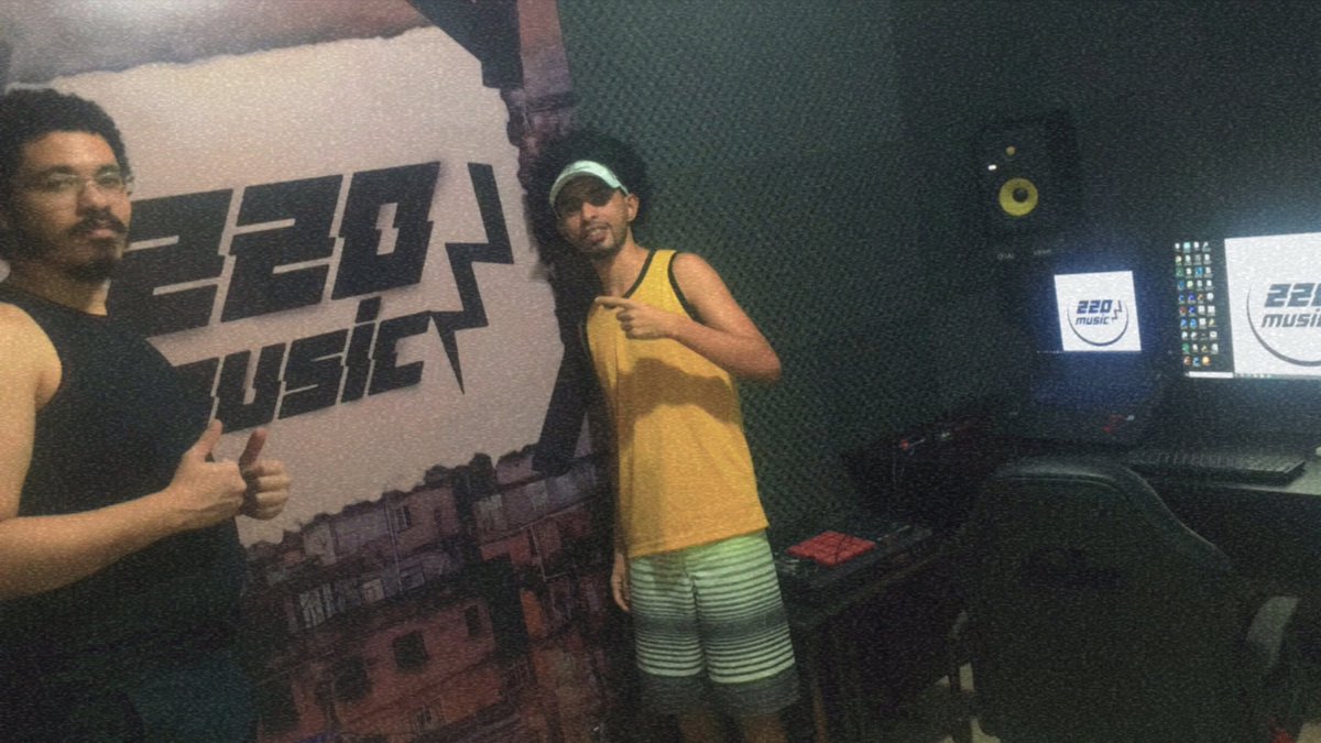 olucasbritto's tweet photo. Sabe aquele sonho de criança de dois amigos? Então! Ele se realizou. 220MUSIC é realidade. De SG pro mundo. ACREDITEM NO SONHO DE VCS!
#funkrj #funk150bpm #musica #sonho https://t.co/6BKcefqKdB