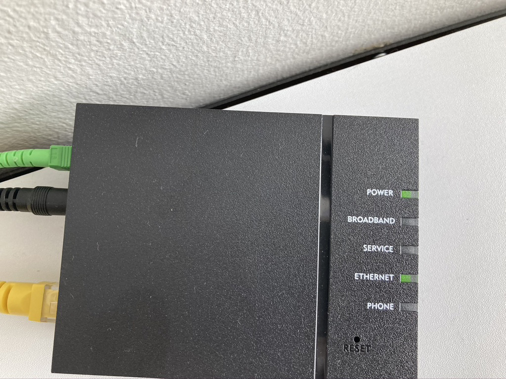 Designfield's tweet photo. @webafrica @WebAfricaHelper @vumatel support call was logged 20 July ISP-188642. Restarted several times as instructed. Line is bent in 3 places - never installed correctly. Need technician at the unit to fix it. It's been almost a month of complaints by phone, email, support @webafrica twitter. Not solved! https://t.co/285OyhpF6W