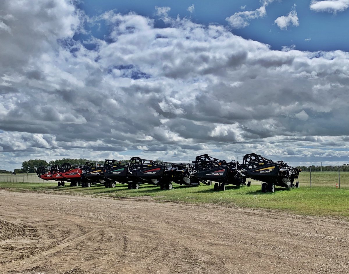 combineworld's tweet photo. Got a few MacDons left in the line up. They’re in great shape &amp; we guarantee all the work we do 👍 #combineworld #cdnag #harvest2020 https://t.co/co1oxaCqrV