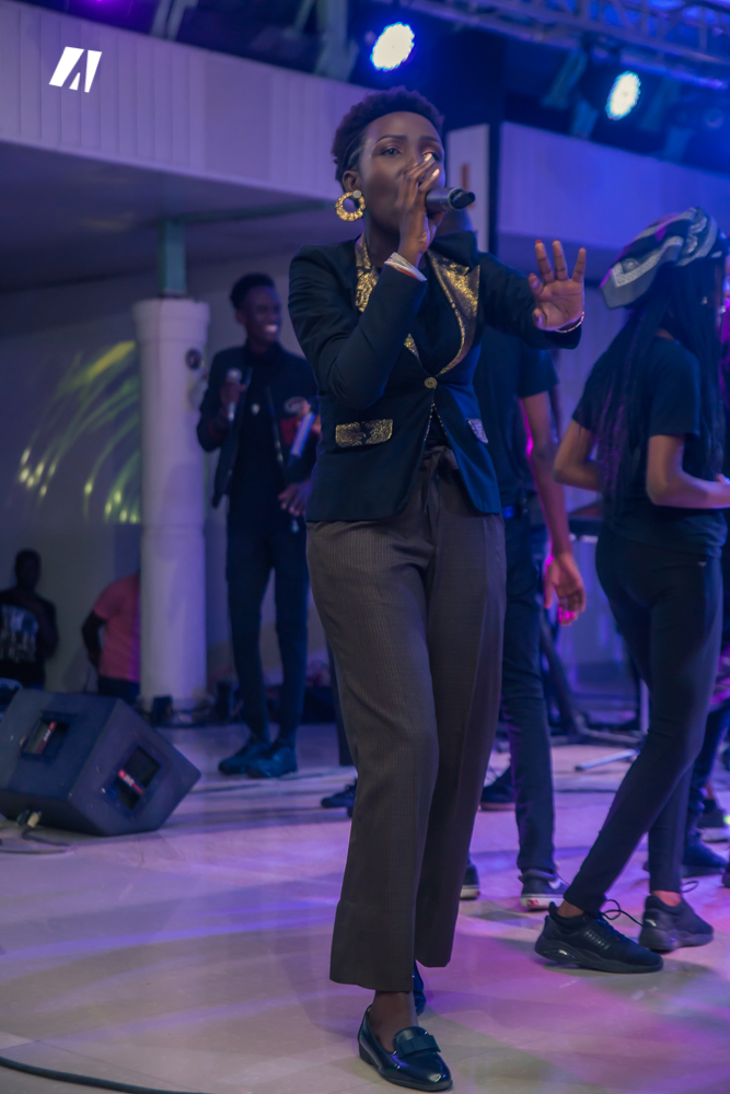 akezanet's tweet photo. [RETOUR EN IMAGES] 
Victorious Team aura donné l'image des jeunes passionnés pour la musique et la foi. 
#akezanet #lesbeautesdecheznous #VictoriousTeam #KainosConcert https://t.co/chrmghybFP