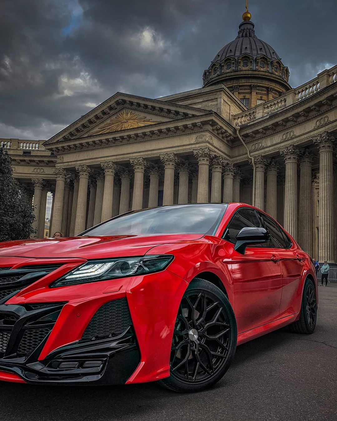Toyota Camry 70 красная