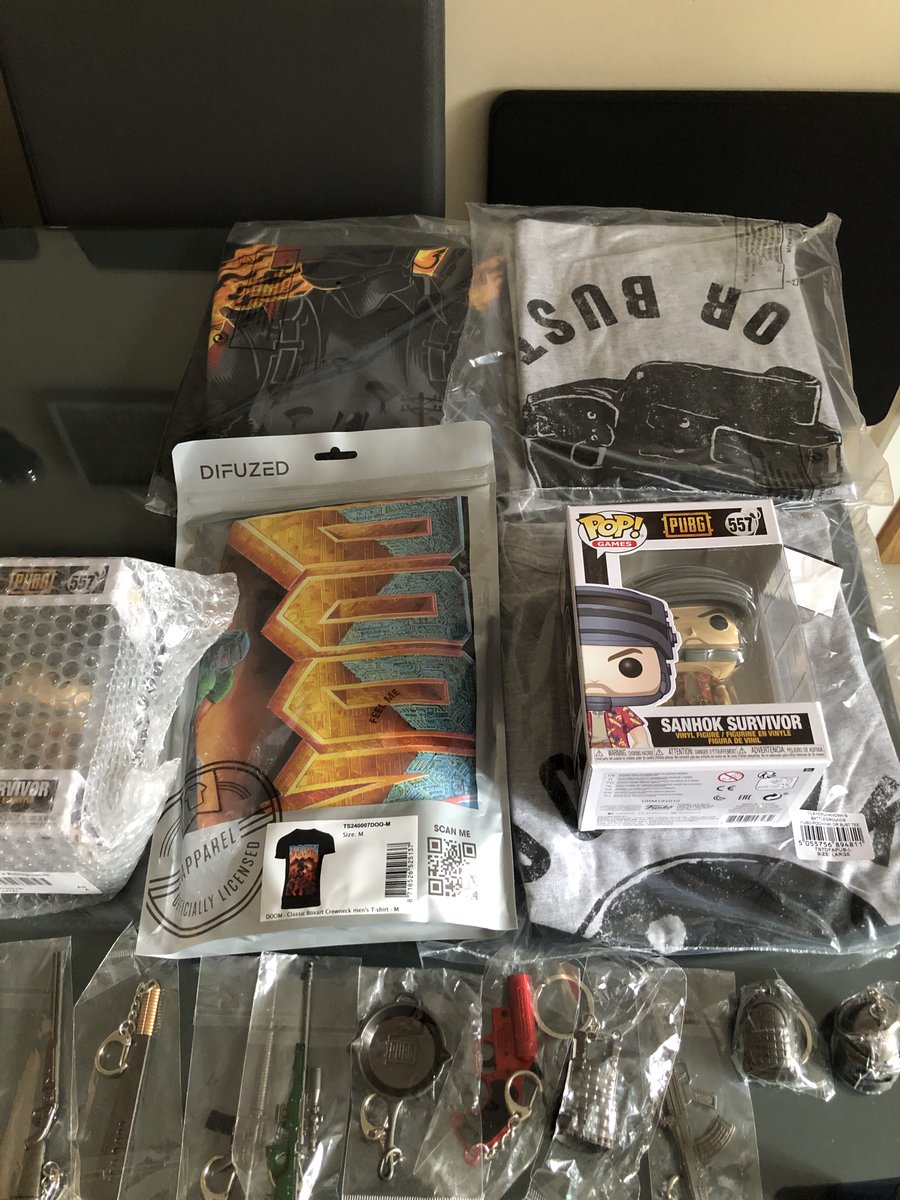 G22836631's tweet photo. #Giveaways #GiveawayAlert #Apex #PUBG #Mario #StarFox #NewMerchandise Random Giveaways tonight make sure to hit MrCommunity for this next one on Trovo be in chat make sure to follow on twitter and Trovo everyone. https://t.co/iWzM4pk5o1 @Mrcommunity4 https://t.co/7I1o9UpBp2