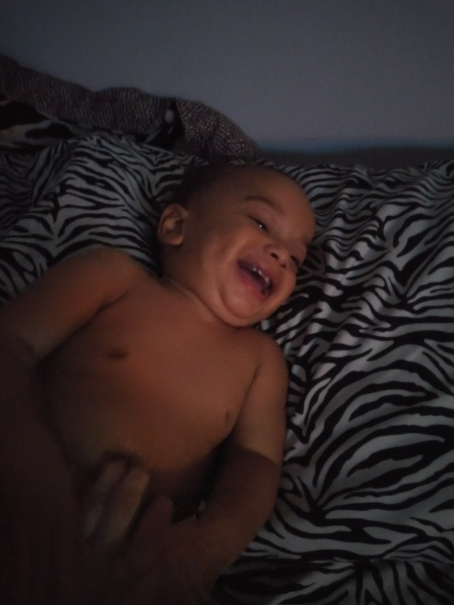 DivineQueen1990's tweet image. Look at those pearlys 😍😍  #GapTooth #LikeDada #KingJr #ThatSmileeeee #MeltsMyHeart #LegendaryKing #DaddysLilMan