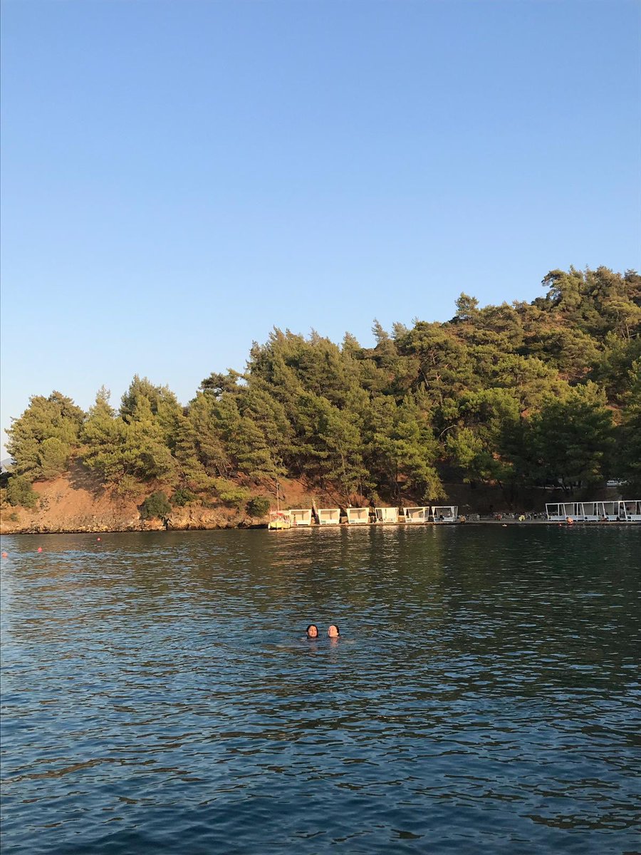 ilk 3 foto arkadasımla tatilde cekilmek istediğimiz fotolar ve sonuncu biz jddhxhxhxgxjxjjxjxjxjxjx