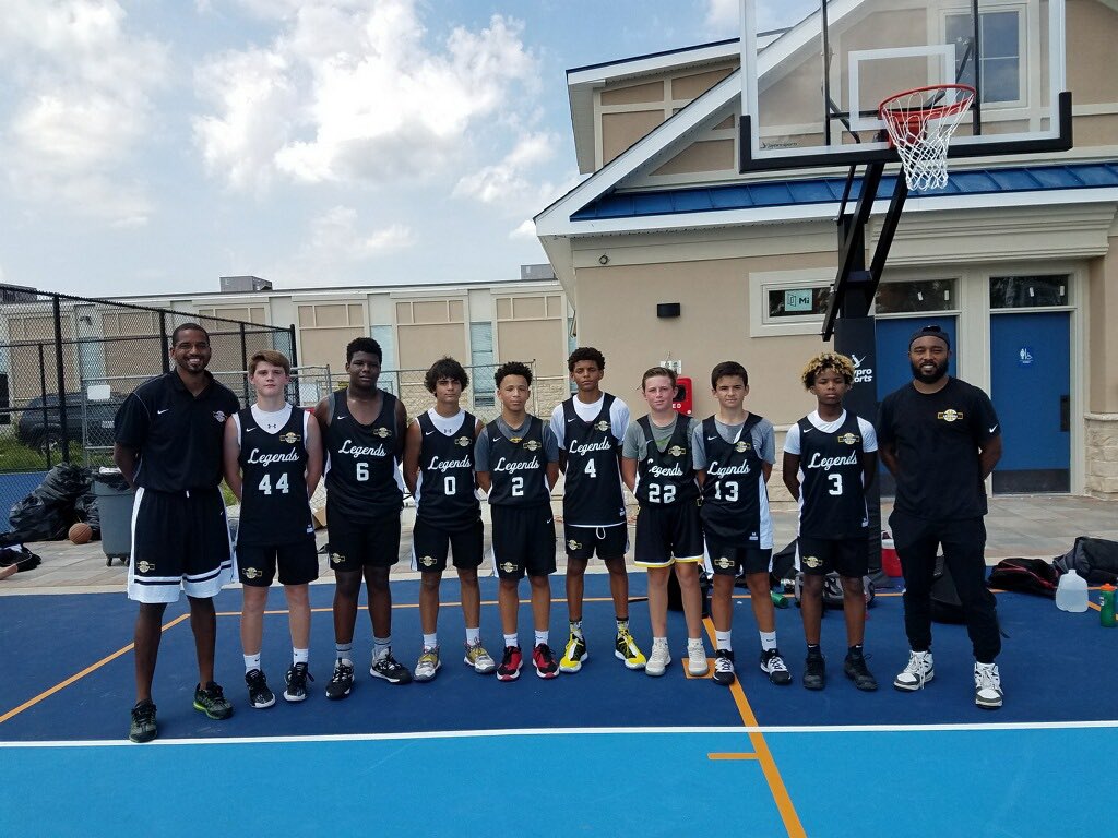 Unity_HoopsNJ's tweet photo. 8th grade Legends Select are undefeated since this team has been built in early spring. @madehoops #PutSomeRespectOnTheirName https://t.co/iGNBCRRPqL