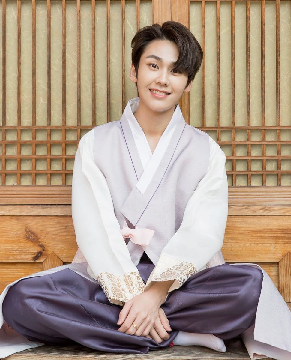 jetzki06's tweet photo. July 27, 2020
I really miss u so much lately @BTOB_ILL but I hope u're safe &amp; healthy in d military. Miss your talkativeness, your very unique rap voice, your charming smile &amp; most especially your beautiful song compositions that always hit home💙
#MelodyMessage
#WaitingForIlhoon https://t.co/M2O3TnfRIJ