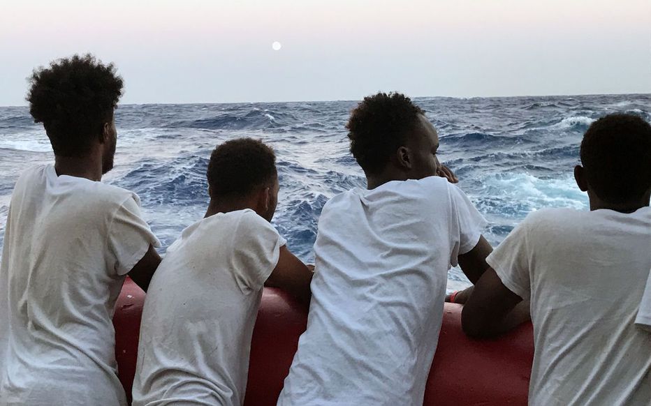 Une centaine de migrants sont à la dérive et risquent la noyade en Méditerranée après un voyage de 37 heures depuis la Libye > leparisien.fr/societe/une-ce…