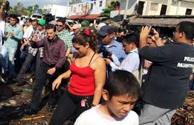 DonVocero's tweet photo. Y qué hace tu presidente cuándo hay un huracán? https://t.co/GkLqQTGjDC