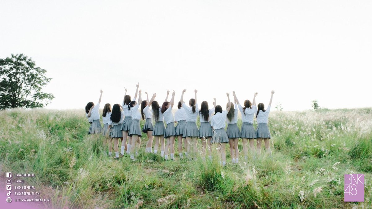 bnk48official's tweet photo. นำภาพเบื้องหลัง มาให้ได้ชมกันแล้ว ขอบคุณที่รักและเอ็นดูน้อง ๆ นะคะ  อย่าพึ่งหมดแรง เพราะมีของขวัญให้ดูอีกแน่ ๆ  ยังไงรอติดตามนะ ขอบคุณจากใจค่ะ

Link > https://t.co/bGnLKVNvgW <

====

【MV Full】Heavy Rotation / BNK48
Link >> https://t.co/xl1SZ1iEWM <<

#BNK48
#HeavyRotationTH https://t.co/OAYrp4tqLy
