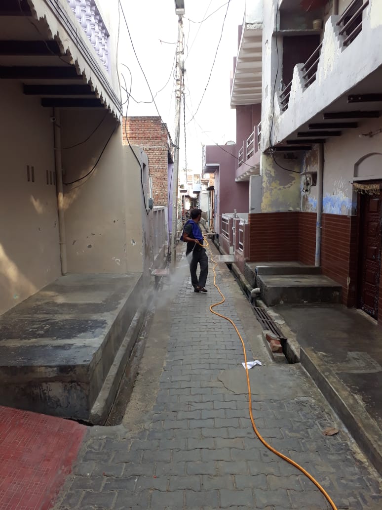 dm_hathras's tweet photo. आज नगर पंचायत सादाबाद में विशेष सफाई अभियान चलाकर sanitization का कार्य किया गया।
@ShishirGoUP https://t.co/IcNvxFbmc4