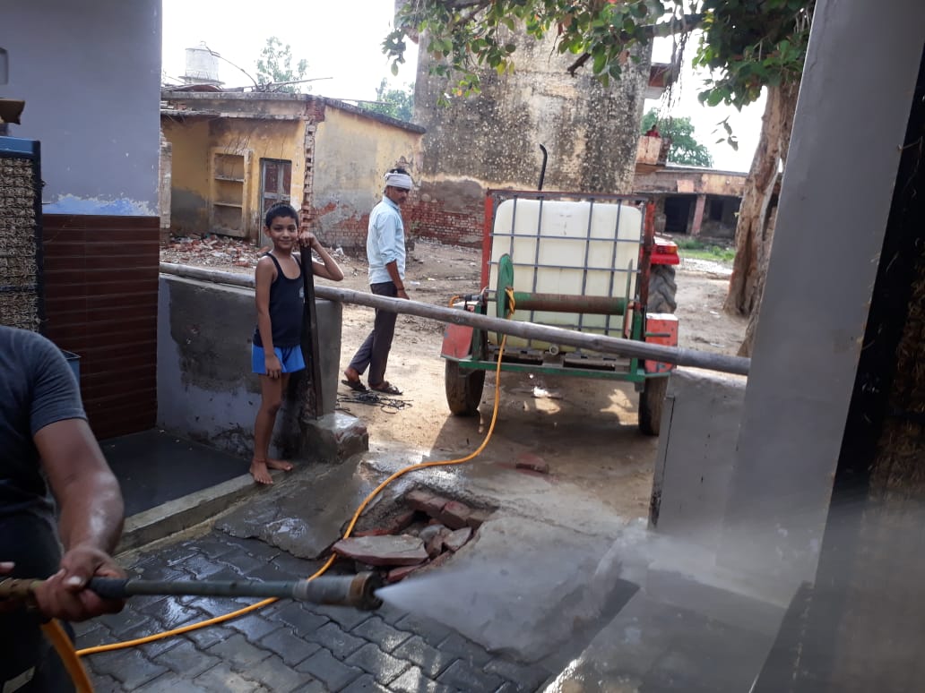 dm_hathras's tweet photo. आज नगर पंचायत सादाबाद में विशेष सफाई अभियान चलाकर sanitization का कार्य किया गया।
@ShishirGoUP https://t.co/IcNvxFbmc4