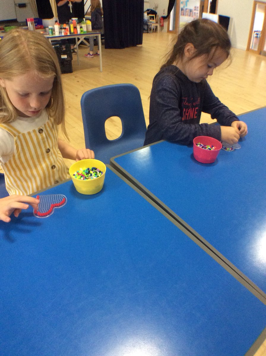 summer_hubs's tweet photo. Lots of creative and resourceful fun with a variety of arts and crafts🖍🎨 https://t.co/CcXEm2BCFb