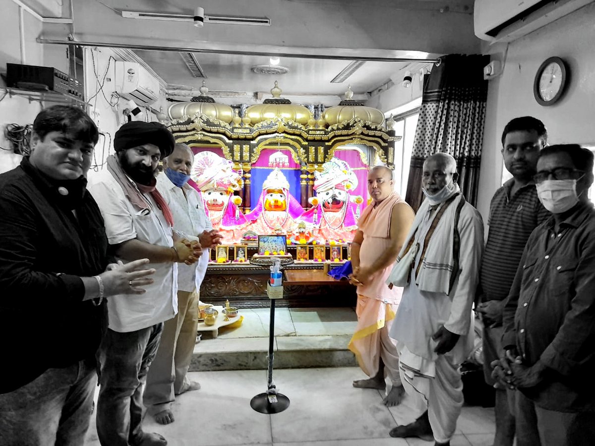 SandeepDham's tweet photo. Under the #CommunityService #Initiative of Shri @PrasadLadInd 
#FootOperated #SanitizerStand and #SprayBottles were delivered to #HareKrishna Matth abode to a very magnificent Idol of Lord Jagannath,in #SionKoliwada
@Dev_Fadnavis @dpradhanbjp @ChDadaPatil @MPLodha https://t.co/MdwyjZ1fc1
