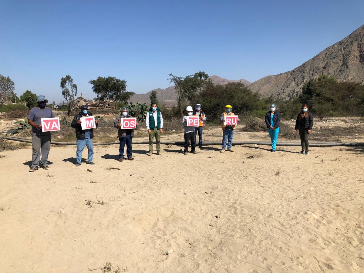 midagri_psiperu's tweet photo. [Ica] 💪 
✅ Cumpliendo con todas las medidas de protocolo y bioseguridad, especialistas de #PSI recibieron el terreno donde se realizará la rehabilitación del Canal La Achirana, en el distrito de San José de los Molinos, provincia de Ica. 
La obra forma parte de @AutoridadRCC. https://t.co/6Fi1J2SPgS