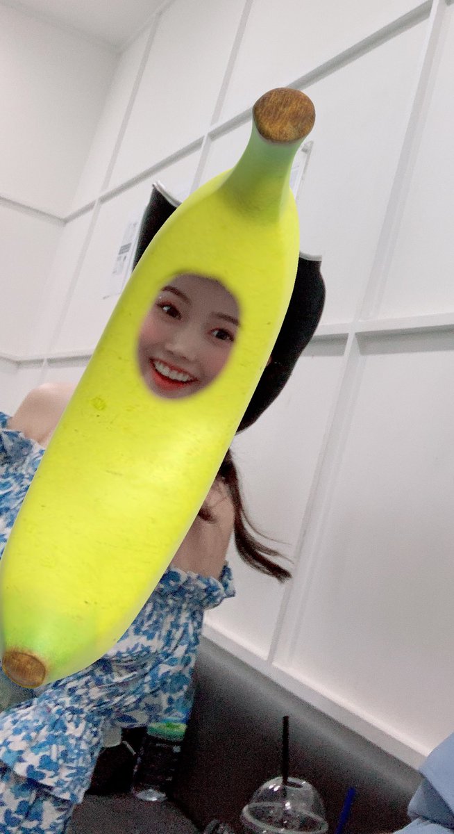 WM_OHMYGIRL's tweet photo. #쩡이언니 #바보 #그래도꾸욥다 #생일축하해요 https://t.co/G0KoKi5hgj