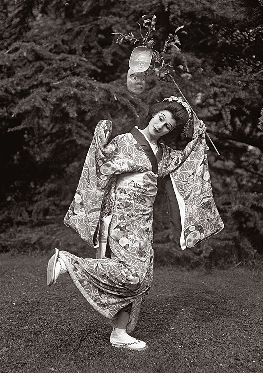 アンナ・パヴロワがソロで日本舞踊を舞う、1923年 📸E.O. Hoppé Estate