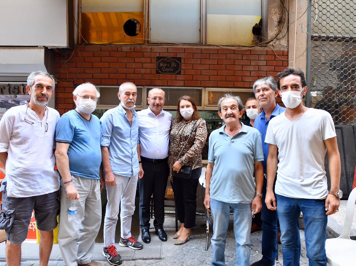 alifuatatiktr's tweet photo. Denizli’nin en işlek caddelerini adımlarken gazetecilerimizin buluşma noktası Bâb-ı Âli Çayevi’ne konuk olduk. Basın mensuplarıyla keyifli bir çay sohbetimiz oldu. Muhabbetleri, ilgileri ve sevgileri için basın çalışanlarımıza teşekkür ediyor, işlerinde kolaylıklar diliyorum. https://t.co/9XUMsavB6A