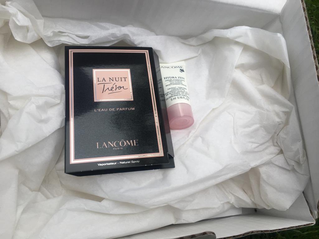 AmySchofield20's tweet photo. @LancomeUK purchased Genifique eye cream on 11 July, order came with two freebies but no eye cream that I had paid for. Tried contacting customer services via email - still not sorted. Cannot get through via phone. Where is my product at? When will I be receiving my order? https://t.co/rmvdqMd6Ic