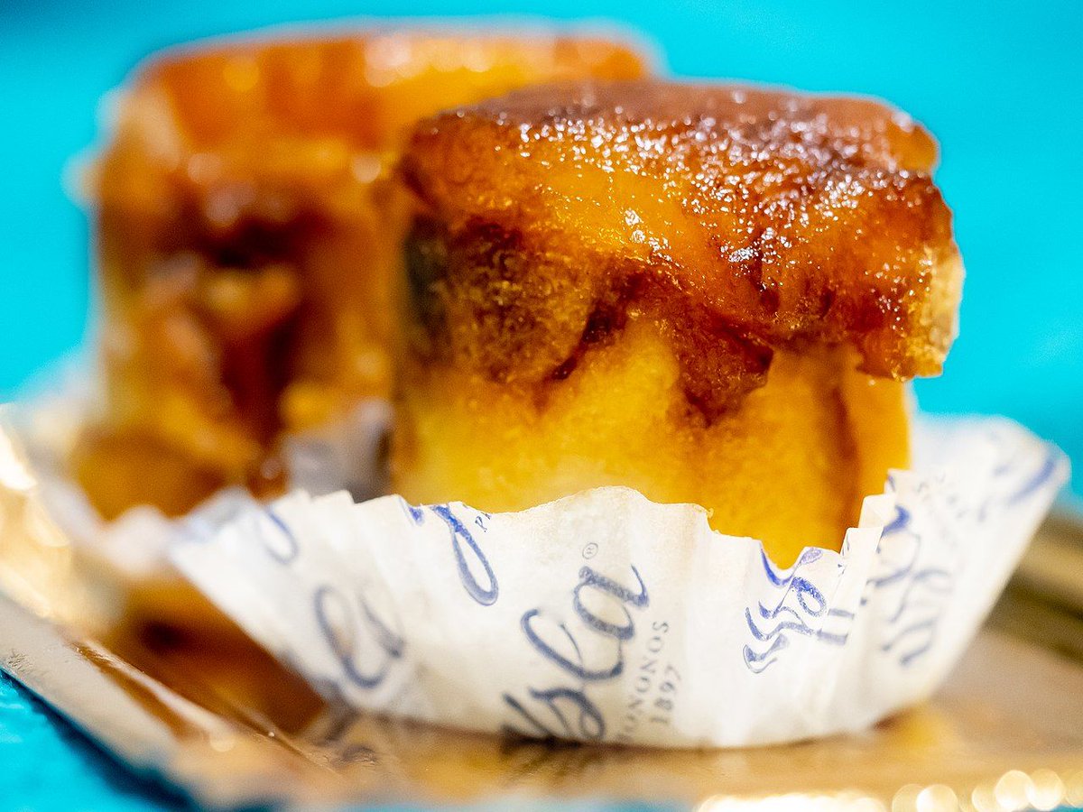 NotJustaTourist's tweet photo. Have you tried the #Pionono desert in #Granada? It is a delicious pastry treat, dipped in syrup and best enjoyed in one bite.  Yummy! 😊 https://t.co/DANpJLU7Dl