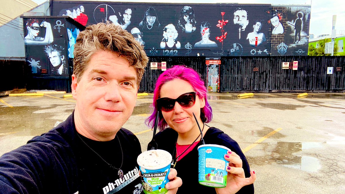 jaysonstreet's tweet photo. Was a great week that ended too early but @Ell_o_Punk&amp; I at least got to celebrate with ice cream at #’s 😊 #IsolatedHackerAdventures https://t.co/sq77gbWFPJ