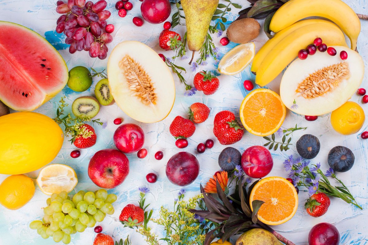 easyveggieideas's tweet photo. Did you know 20-30% of our daily fluid comes from the foods we eat? Stay hydrated this summer by including these 10 water rich foods in your diet: broccoli, celery, cucumber, lettuce, melon, mushrooms, oranges, spinach, strawberries, tomatoes  @Nutracheck #knowyournutrients https://t.co/LnWKAv0U5m