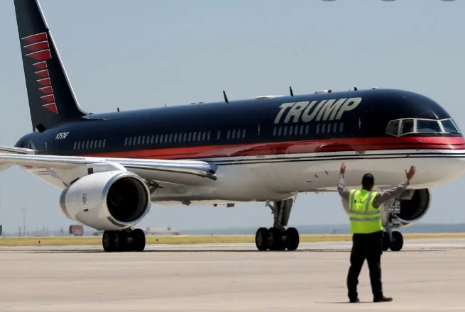 DavidManOnFire's tweet photo. Pretty Snow-tiger is on it!!!
Trump will not have access to Air Force One after Nov 3rd...He'll either pull a hitler in the "bunker"
or he'll use his jet to flee the US. https://t.co/RrufuoGfIQ
