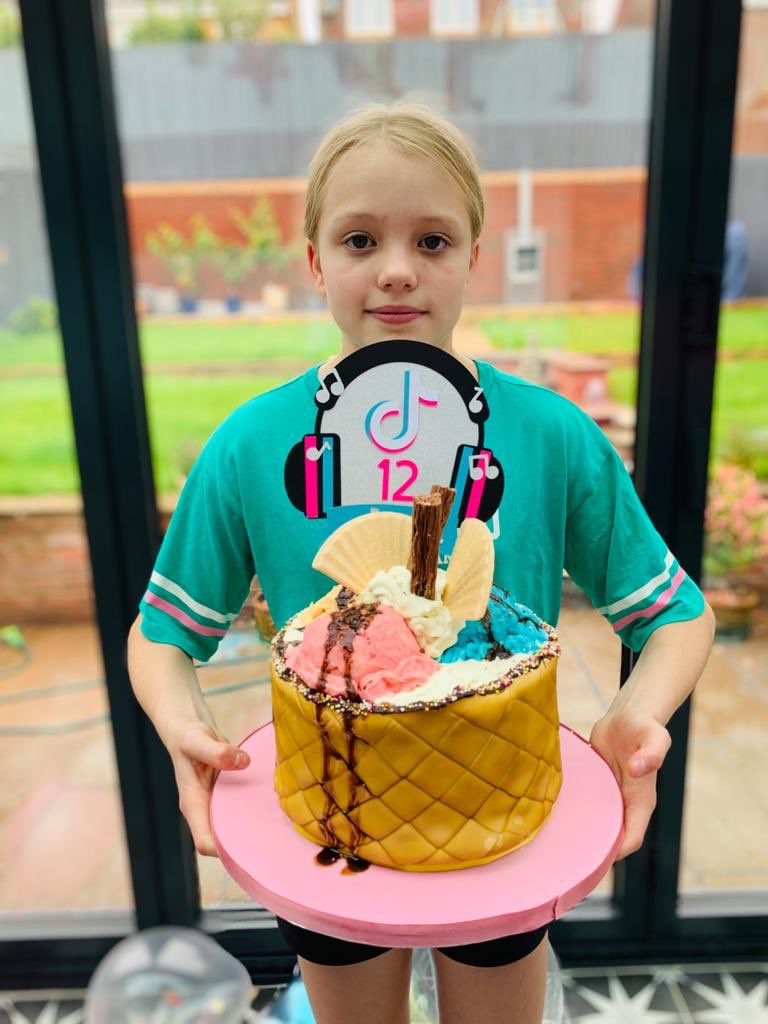 Happy Birthday to our beautiful Poppy and thanks to <a href="/pauljagger31/">Paul Jagger</a> for the cake 👍 Andy said he would have posted too but you blocked him 🤣🤣🤣🤣