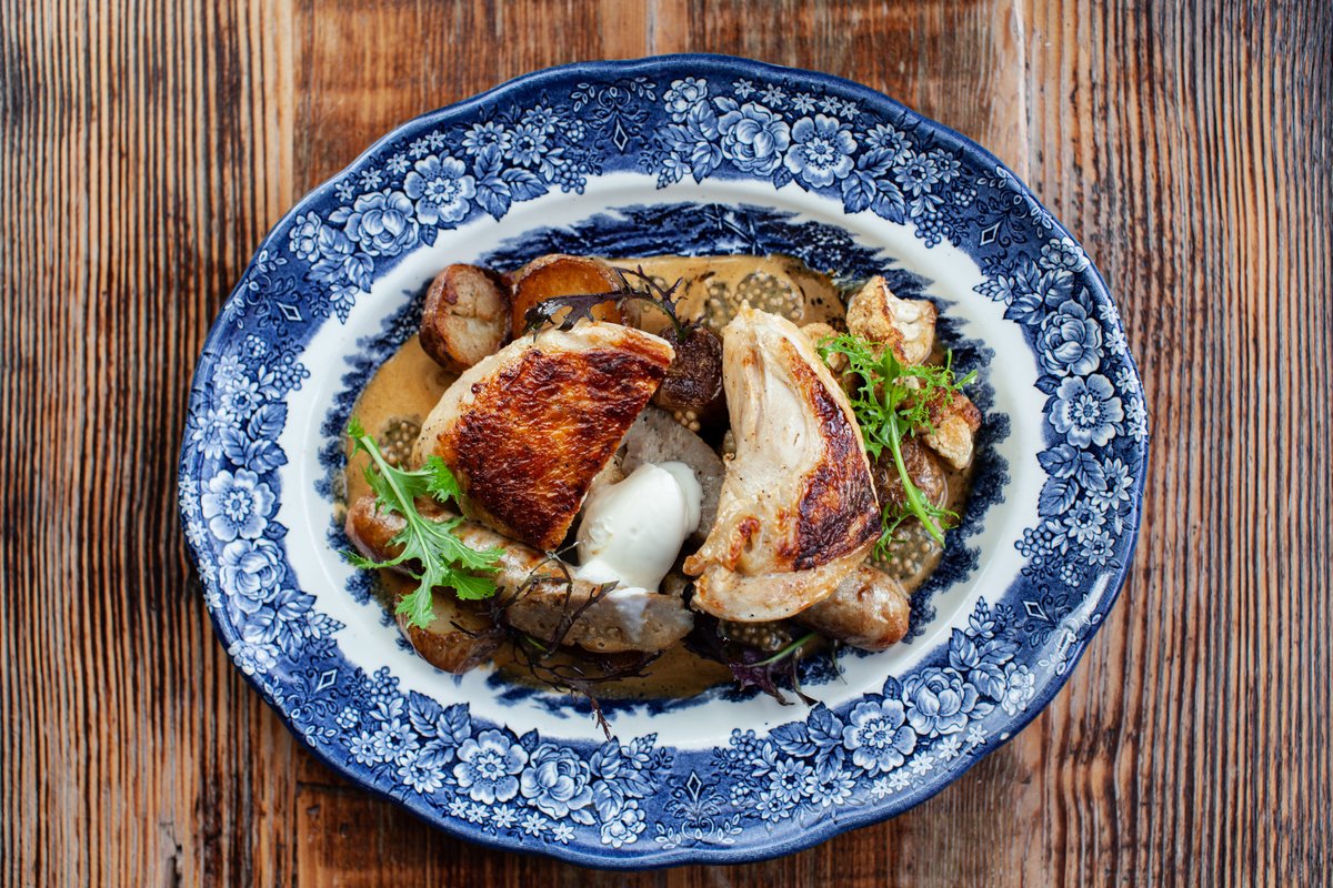 Best chicken. Smoked sausage, roasted potatoes and cauliflower, crème fraîche, mustard jus 🐔

#wolfinthefog #tofino #chicken