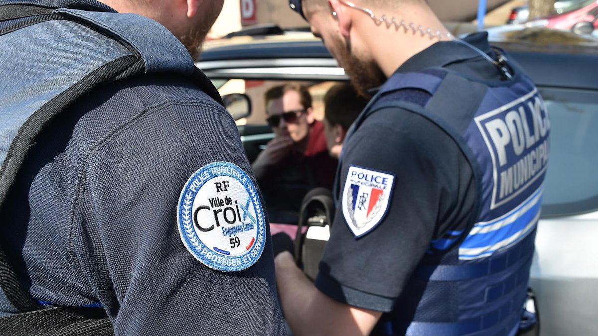 VDNRoubaix's tweet photo. #insecurite Régis #Cauche, maire de #Croix, et dix-sept autres maires demandent plus de pouvoirs pour leur #police municipale https://t.co/5rO9XSyhAq https://t.co/L5O8obfR0N