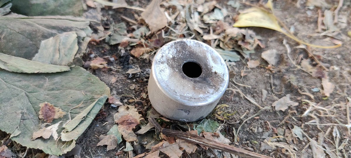 MissScarletTana's tweet photo. Standard photos of munitions impacts. #portlandprotest #pdxprotest #acabspring #defendpdx #portlandgestapo https://t.co/Ckkx1tQS4L